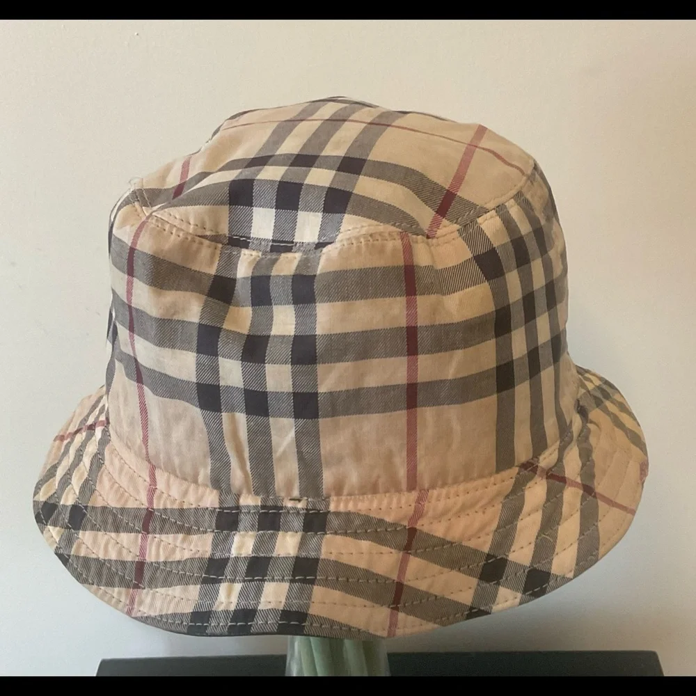 Authentic Burberry Reversible Bucket Hat. Black leather. - Picture 6 of 10